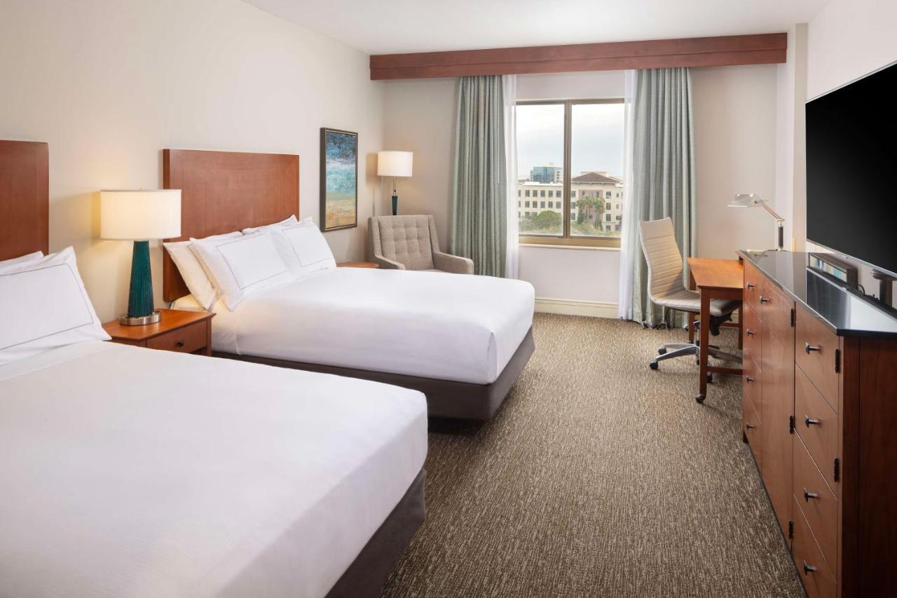 Hotel Hilton St. Petersburg Carillon Park Esterno foto