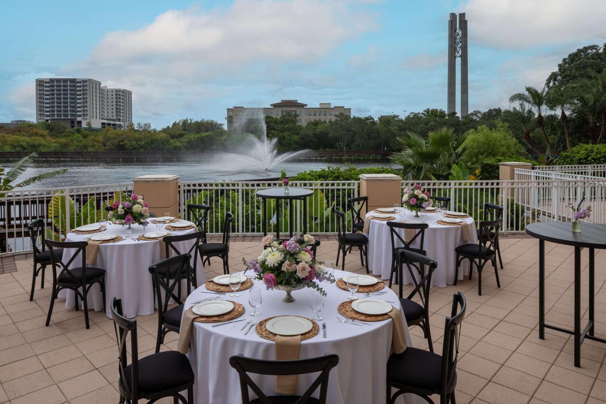 Hotel Hilton St. Petersburg Carillon Park Esterno foto